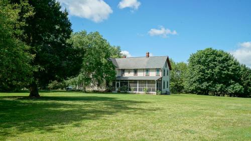 Still Pond Apartment | The Still Pond Inn