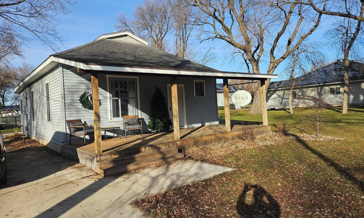 Slayton House | The Stuga - 2-bedroom house in lovely Slayton, located by a park.