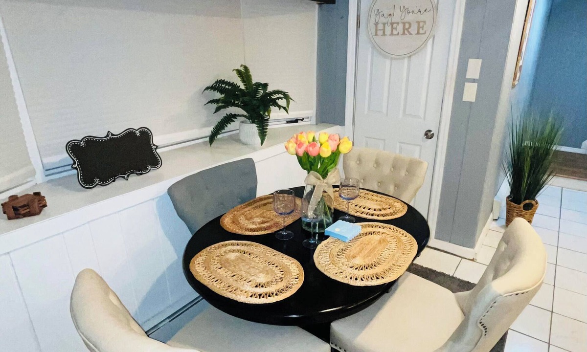 Smithtown Apartment | The Suite at North Shore Long Island, Prime Location, Unique and sophisticated
