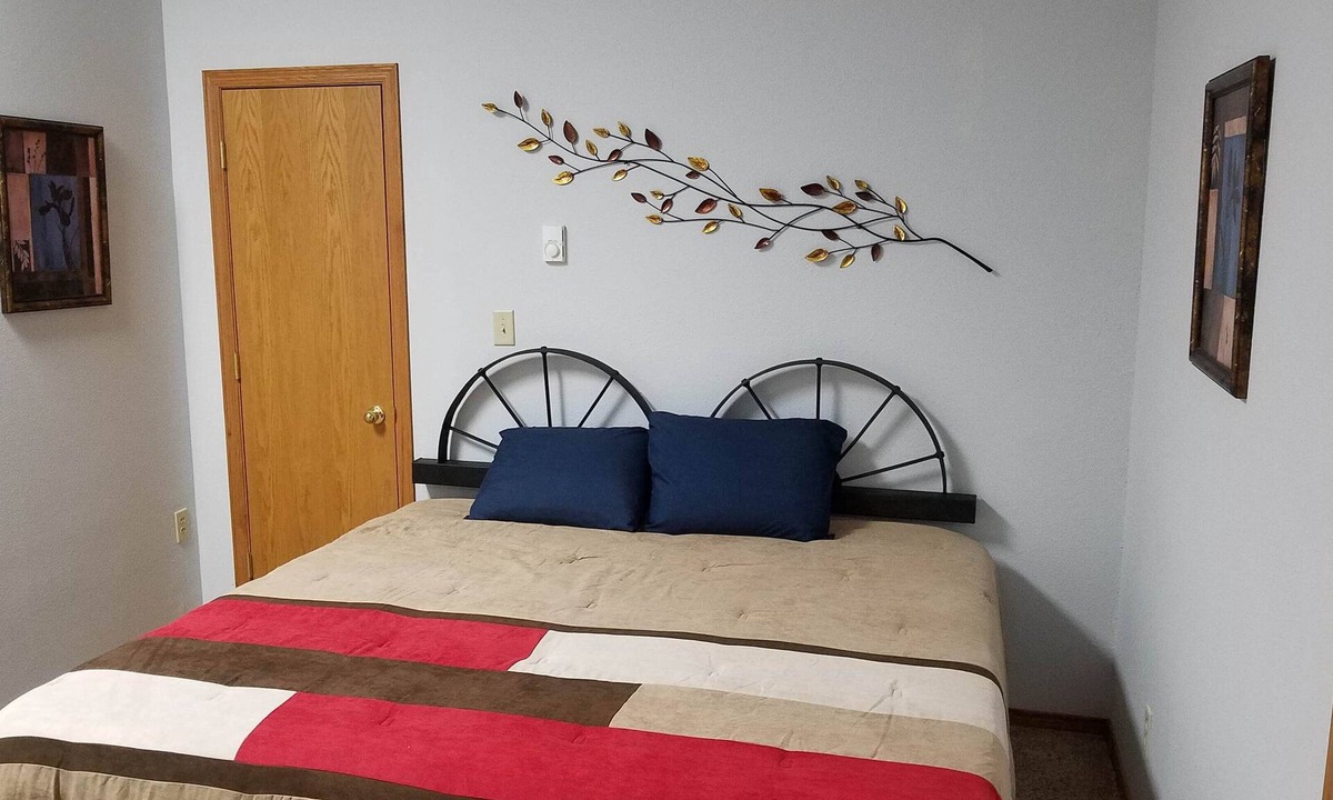De Smet Apartment | The Vault™ - Family & Outdoor Fun – 2 BR De Smet Getaway with AC
