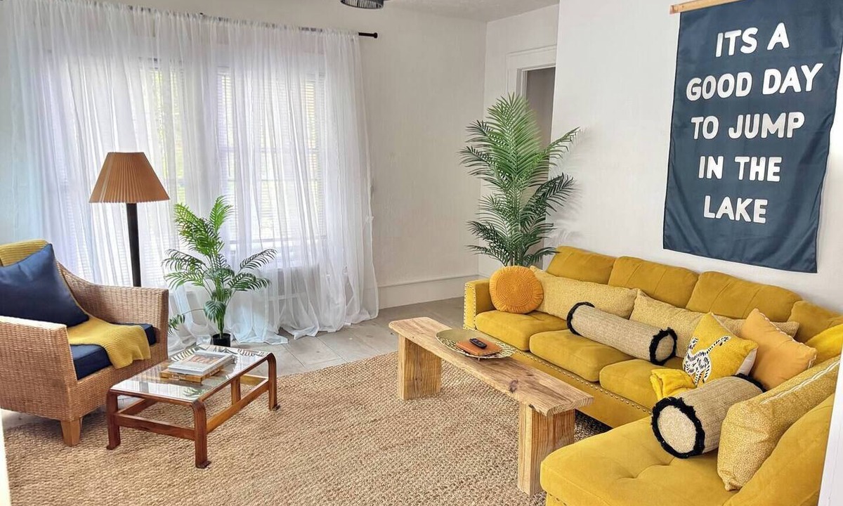 Erie Apartment | This apartment is a 2 bedroom(s), 1 bathrooms, located in Erie, PA.