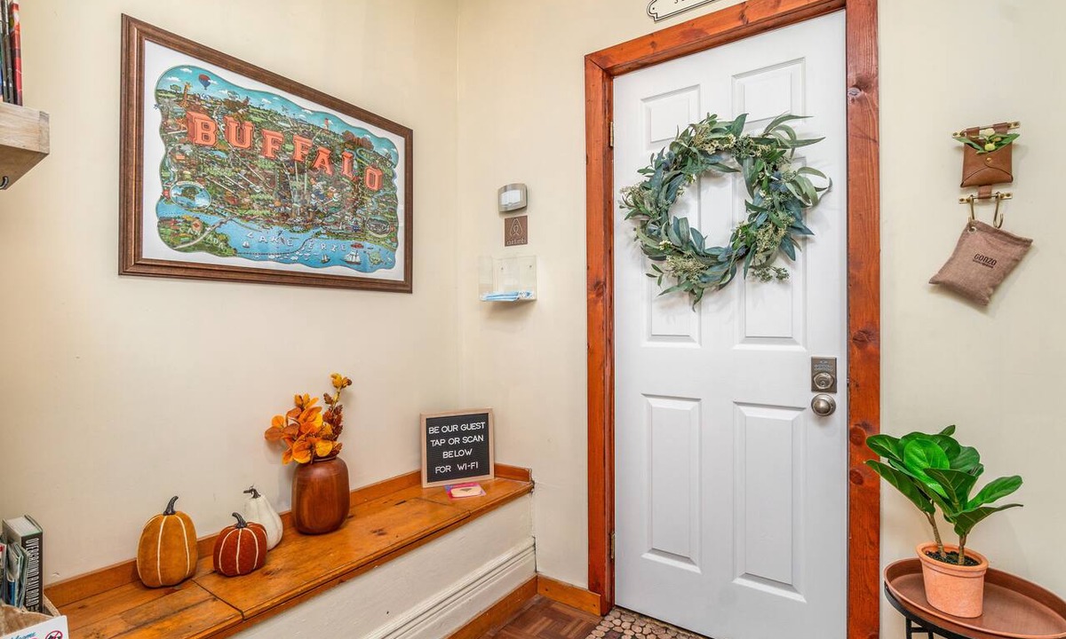Buffalo Apartment | Three bedroom apartment in Buffalo & Niagara region 🌊