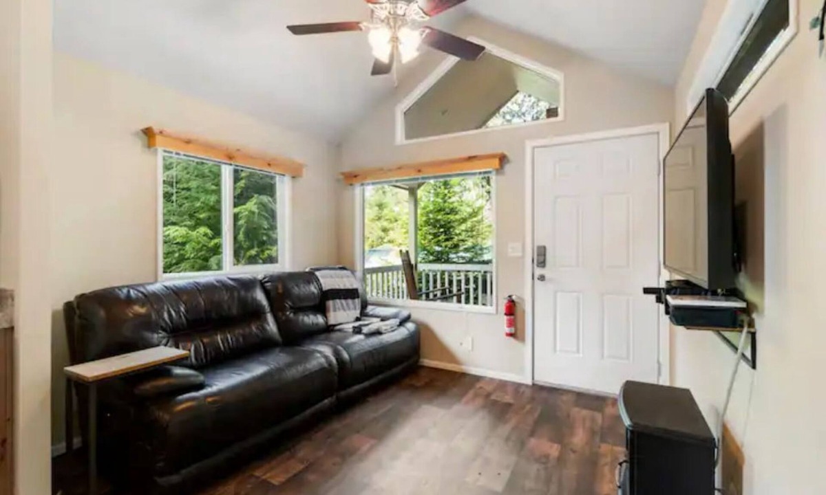 Ashford House | Tiny Home @ Mt. Rainier with hot tub, fireplace, and WiFi