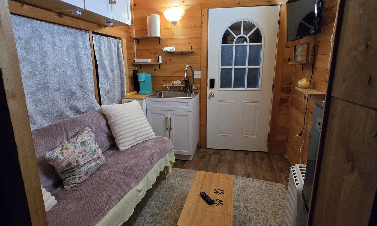 Swanzey Cottage | Tiny house on the Ashuelot river family and pet friendly