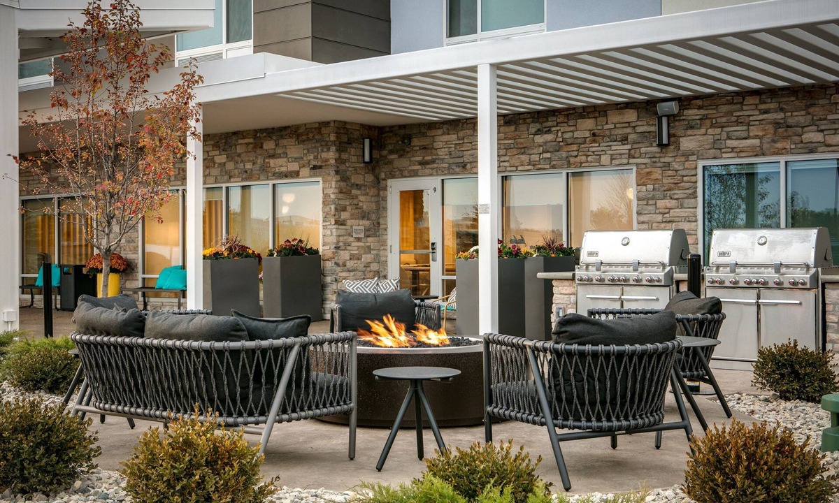 Summit Corners Hotel | TownePlace Suites by Marriott Oconomowoc