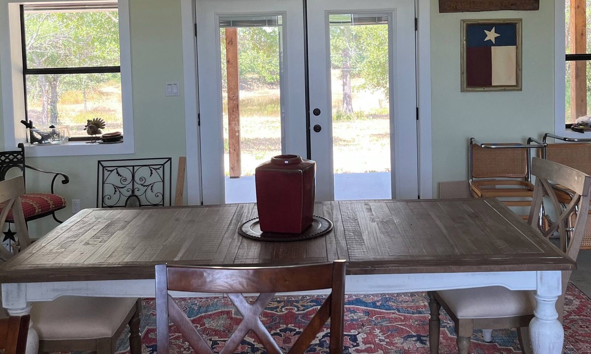 De Leon House | Tranquil 92-Acre Country Escape
