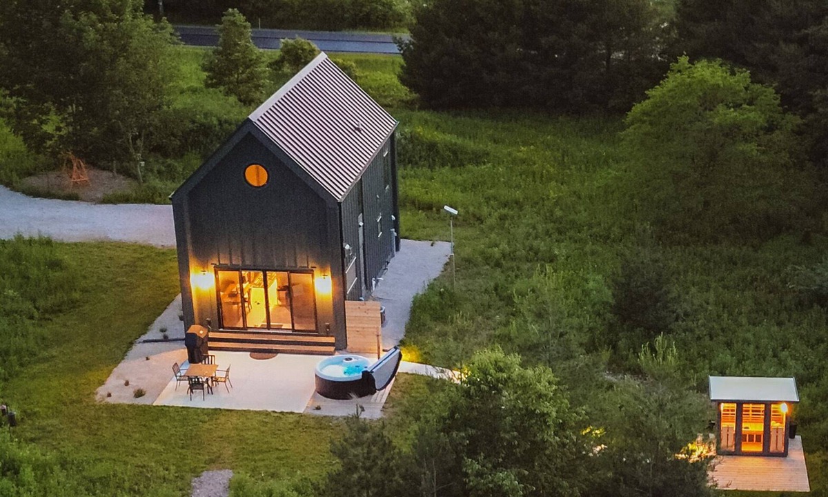 Cascade Cabin | tranquil cabin on 5 private acres w/hot tub and sauna
