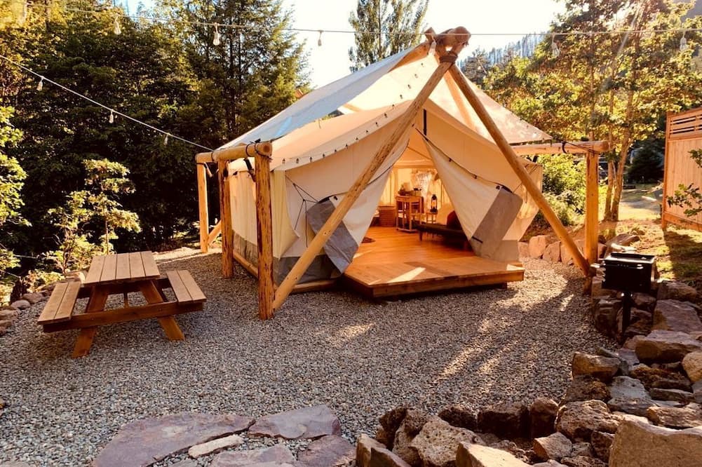Idleyld Park RV Rental | Tranquil Umpqua National Forest Accommodation Ideal for a Getaway in Oregon