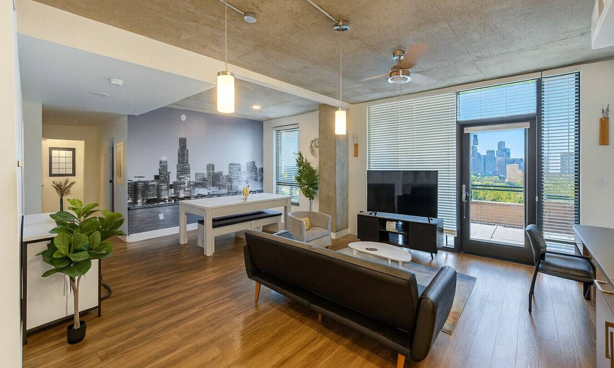 Five Points South Apartment | Trendy 3BR/3BA City Apt– Pool+Ping Pong *Room Only