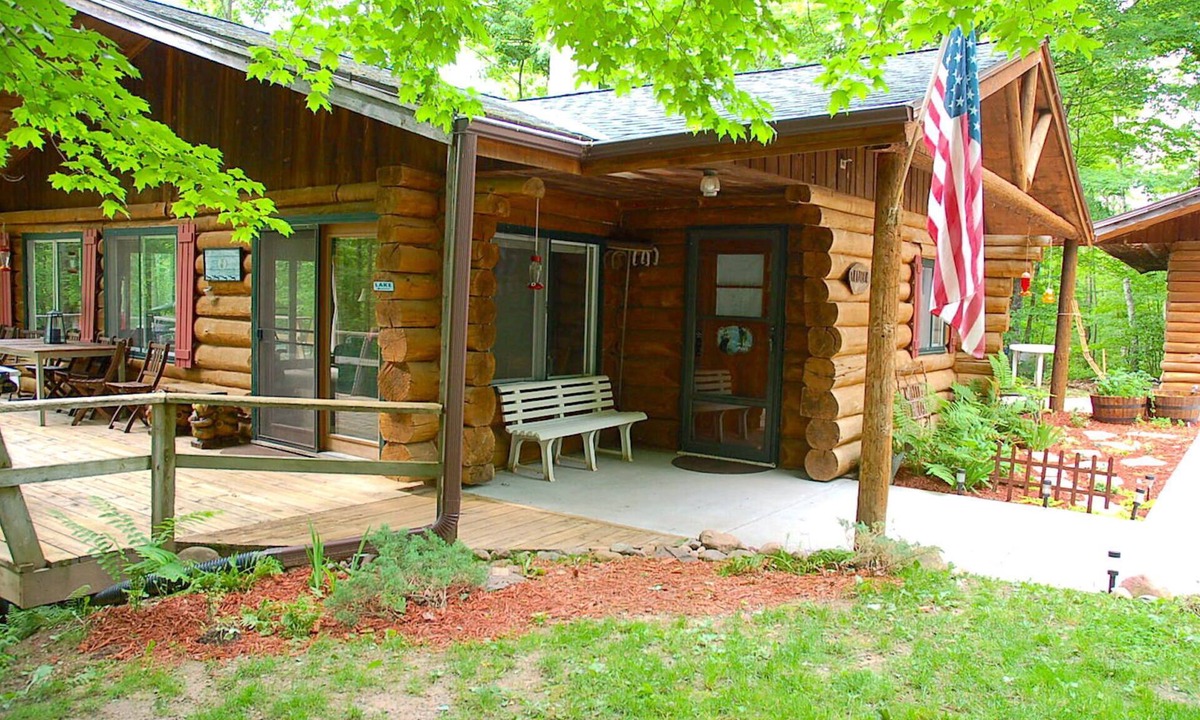 Birchwood Cabin | True Log Cabin on Pristine Spider Lake - Wooded Private