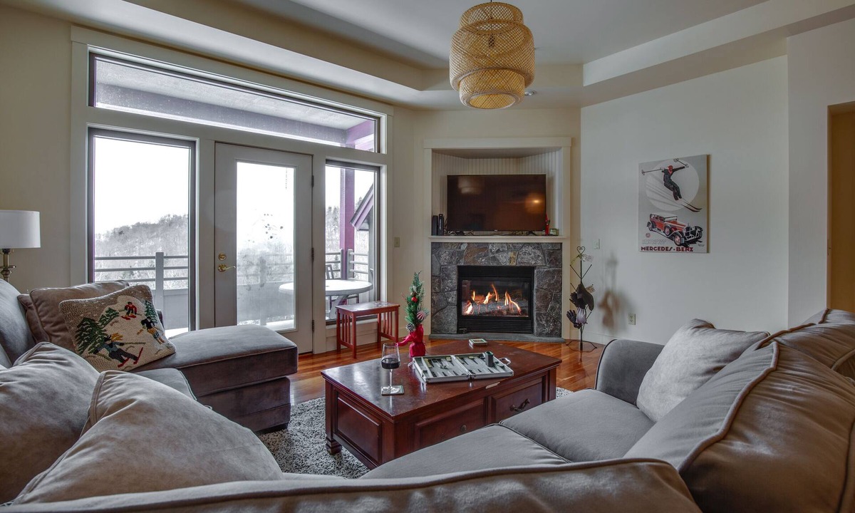 Killington Condo | True ski in/out condo at The Lodges - Trailside Luxury w/pool & hot tub access