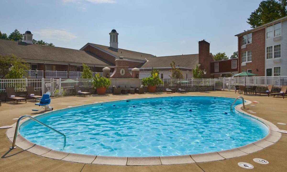 Athens Hotel | Two Family-Ready Rooms Perfect Spot for University Events! Seasonal Pool!