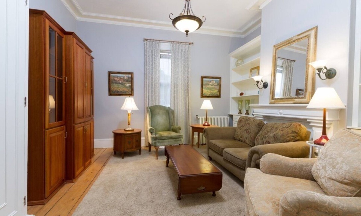 Cliff Walk Apartment | Unit 2, 1st floor 1 Bdrm, walk to mansion and beach