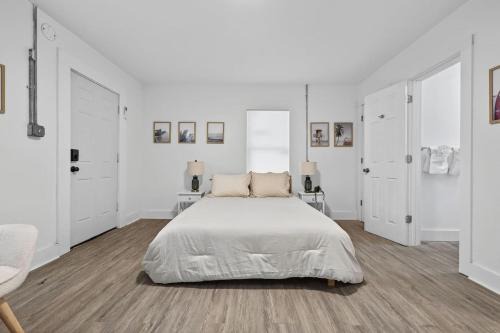 South Pensacola House | Unit 2 Comfortable Studio minutes to Beaches and NAS