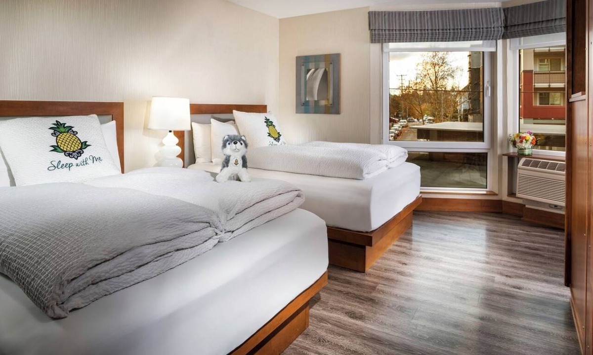 University District Hotel | University District Stay | 1 King Bed | Near UW Campus
