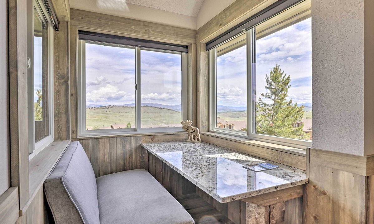 Granby Apartment | Updated Studio Loft in Granby: Epic Mountain Views