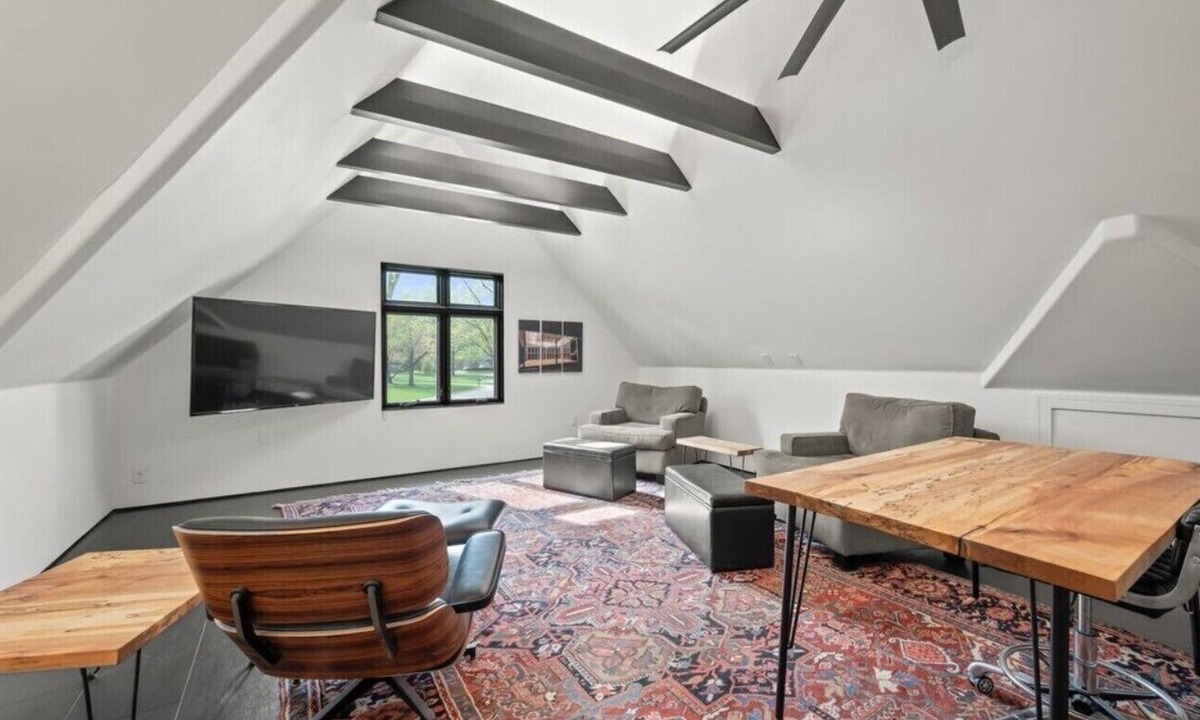 Columbus House | Upscale Parkside Living: Modern 1 bed & bath with All Utilities included