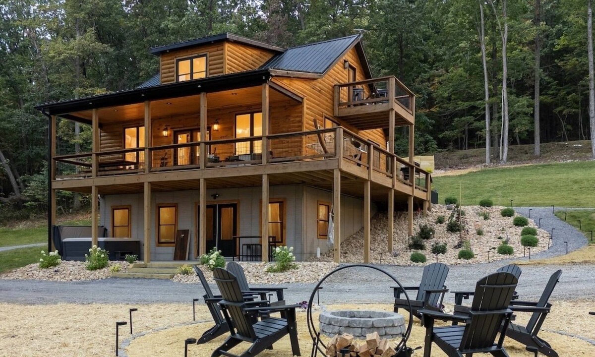 Stanley Cabin | Velare at Whispering Ridge | Luxury Shenandoah Cabin | Hot Tub, Game Room, Gym