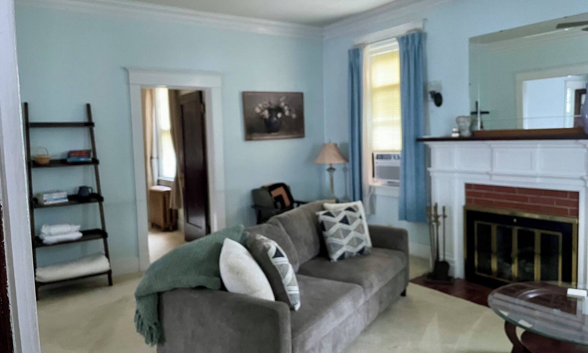 DuBois House | Victorian Townhome with Fenced Yard, Walkable area