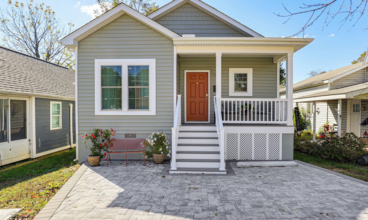 Chestertown House | Walk to Historic Chestertown: Dog-Friendly Retreat