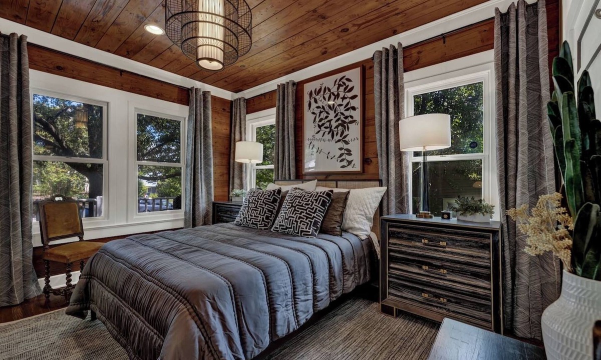South River City House | Walk to SOCO | Austin Luxury | Hot Tub | Fire Pit