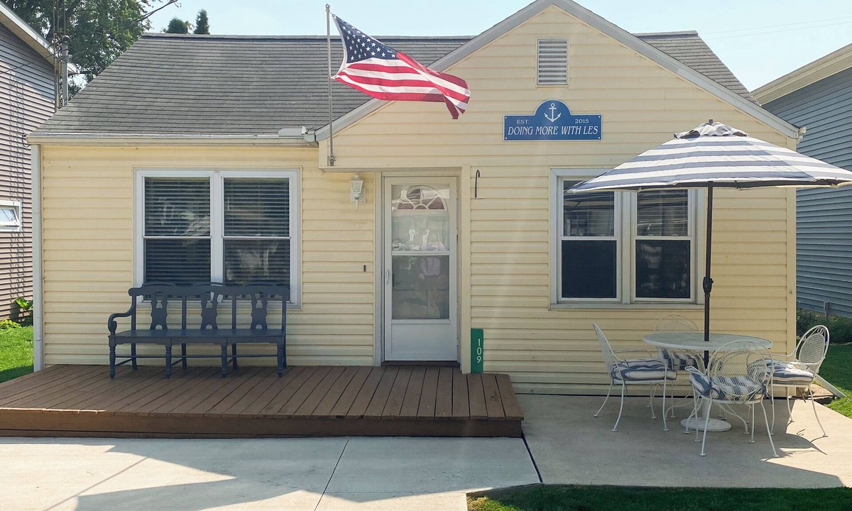 Brooklyn Cottage | Wampler's Lake in Brooklyn, MI close to MIS with access to dock