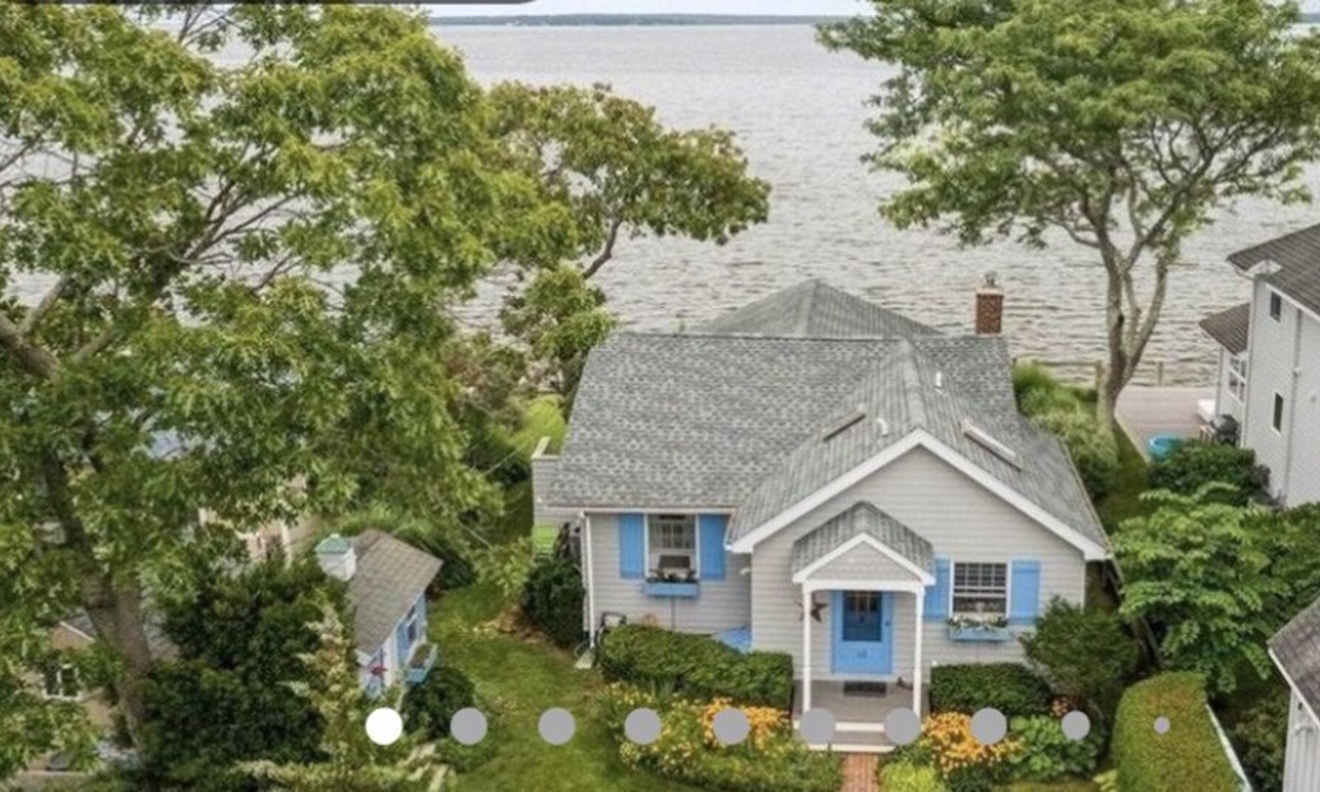 Aquebogue Cottage | Water front Beautiful Beach cottage on Peconic Bay