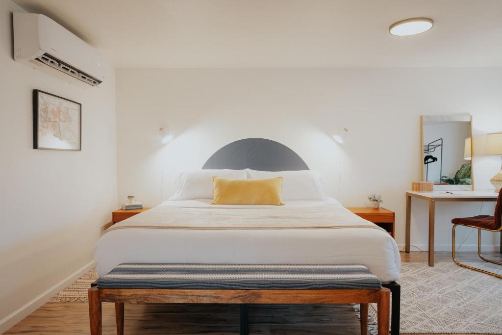 Gold Hill Hotel | Waterfront River Apartments