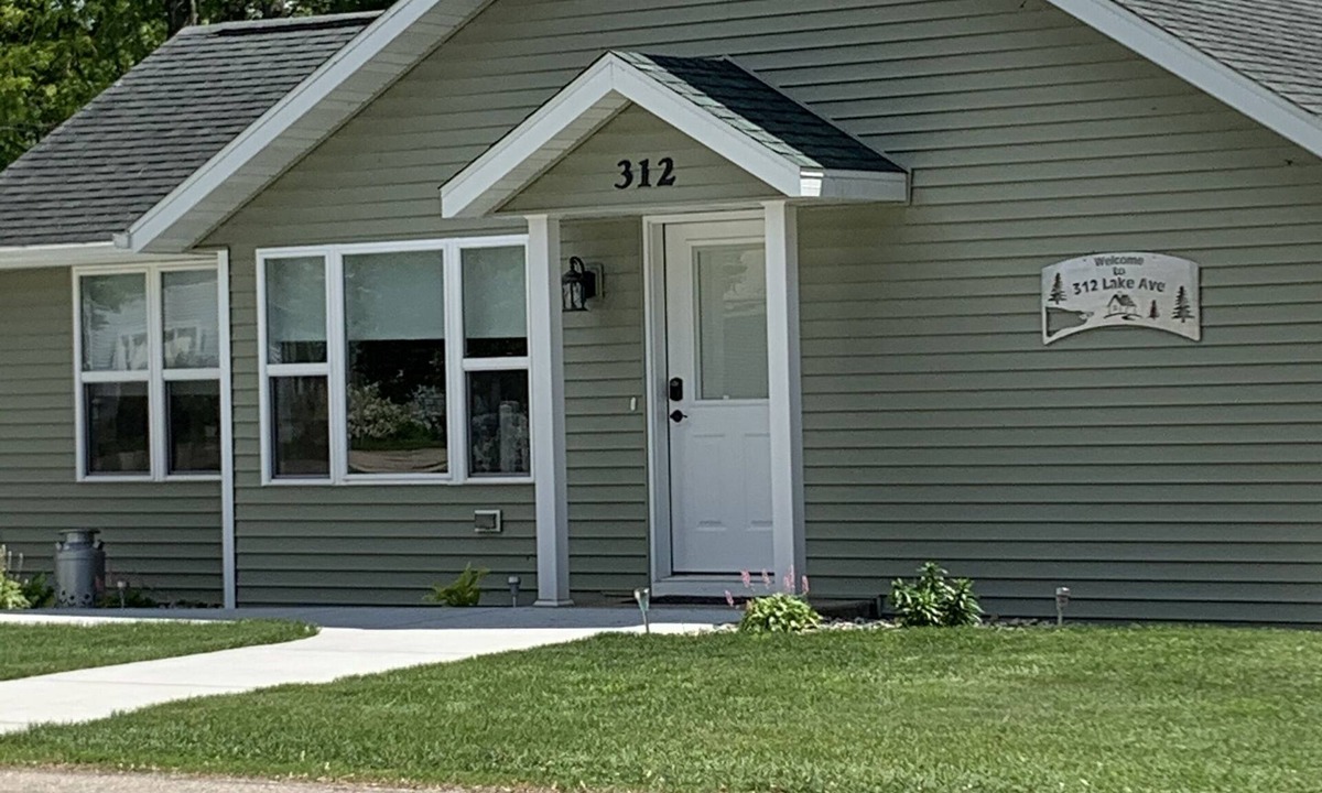 Montello House | WELCOME! Are you looking to get away, to disconnect and relax? Look no further.