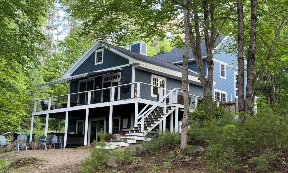 Meredith House | Welcome to the Bear’s Den. A Delightful house on Lake Winnipesaukee in Meredith.