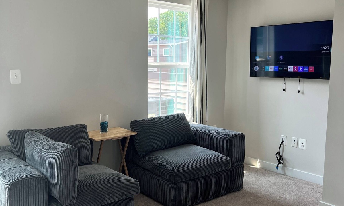Landover House | Welcoming townhome with WiFi in Hyattsville