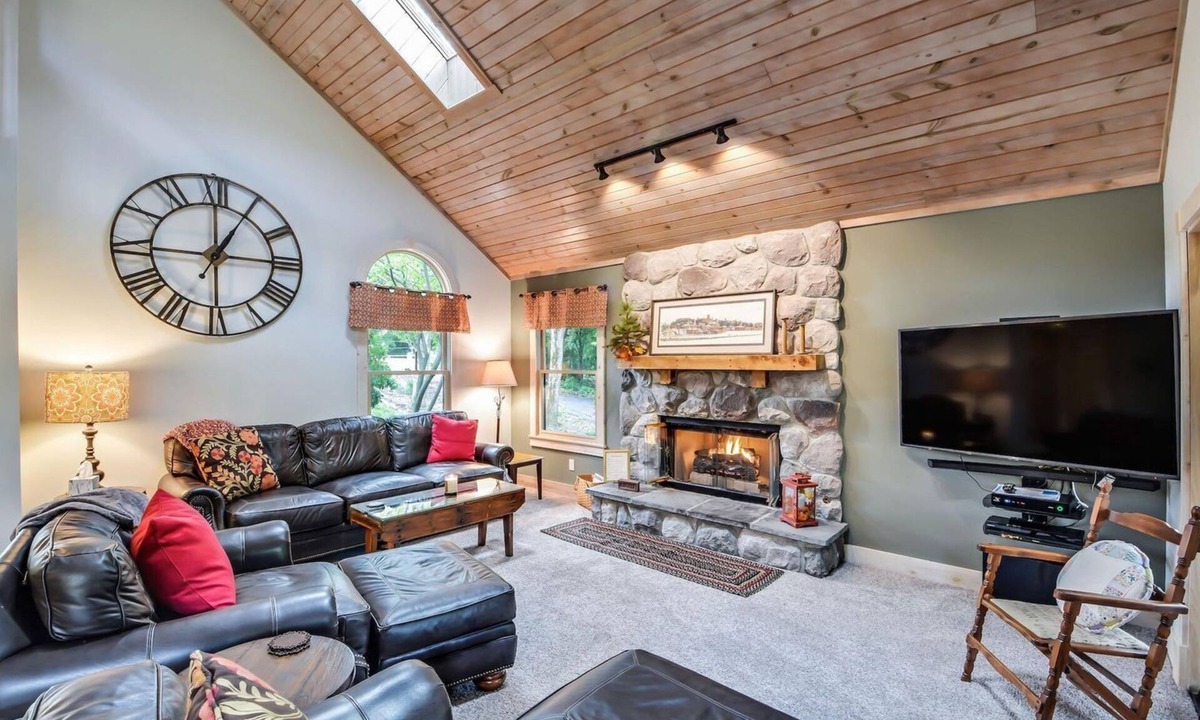 The Galena Territory House | Westaway-Spacious Home w/Private Hot Tub, Fireplace, Amazing 1st Floor Layout