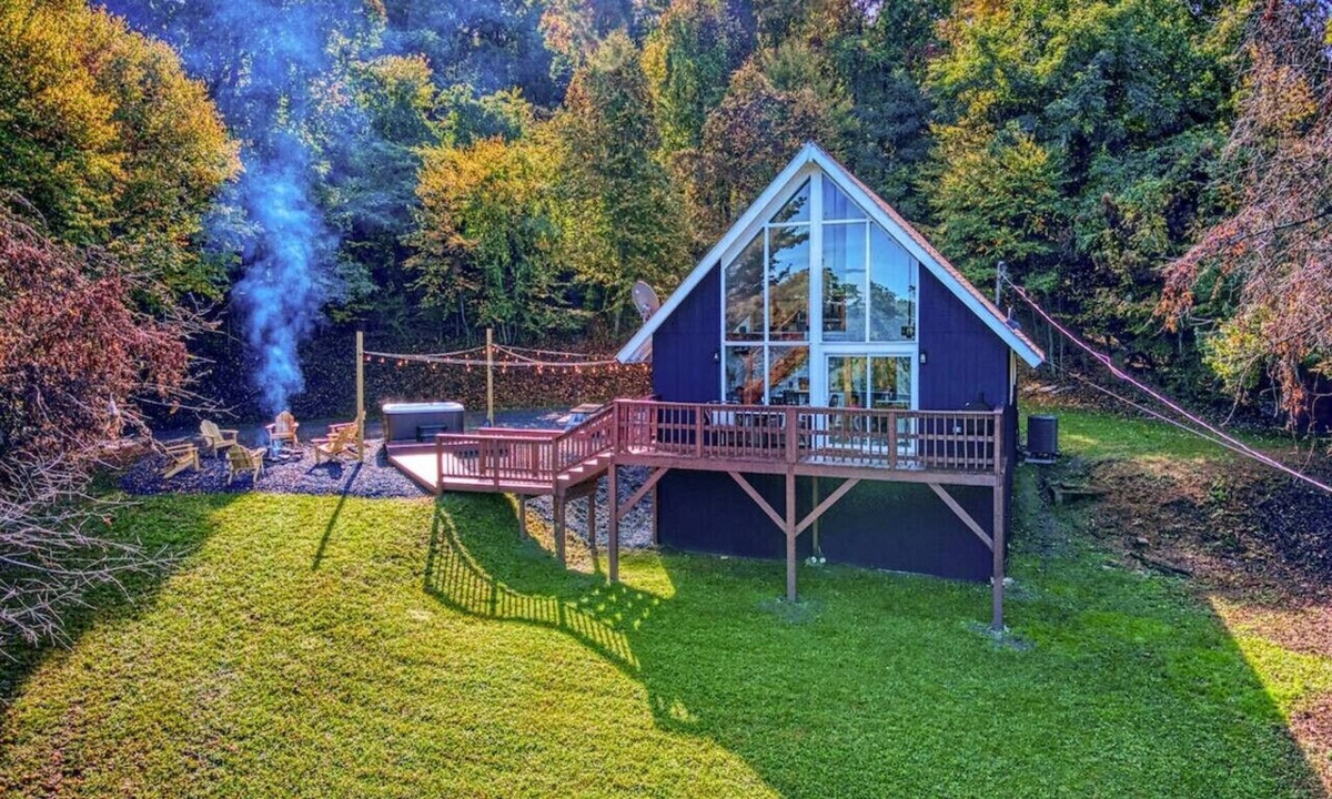 Stanley Cabin | Whispering Hillside -Coffee Bar, Hot Tub Fire Pit