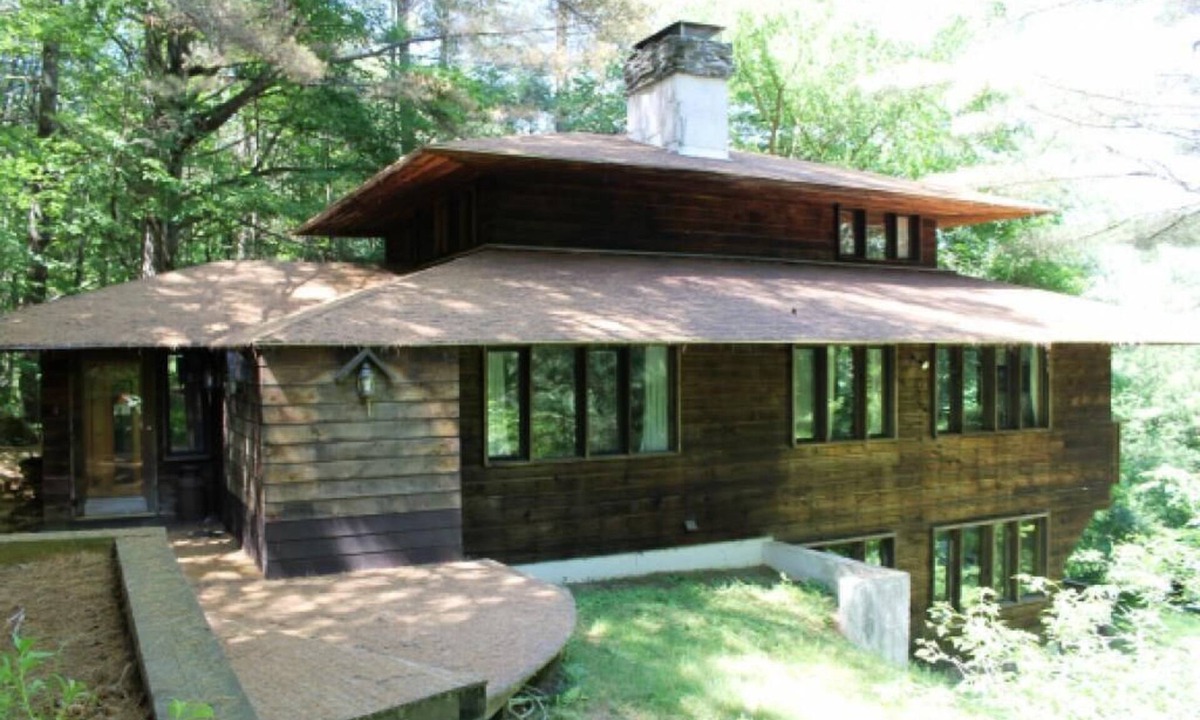 Stockbridge House | "Whispering Pines" Ski House in the heart of the Green Mountains