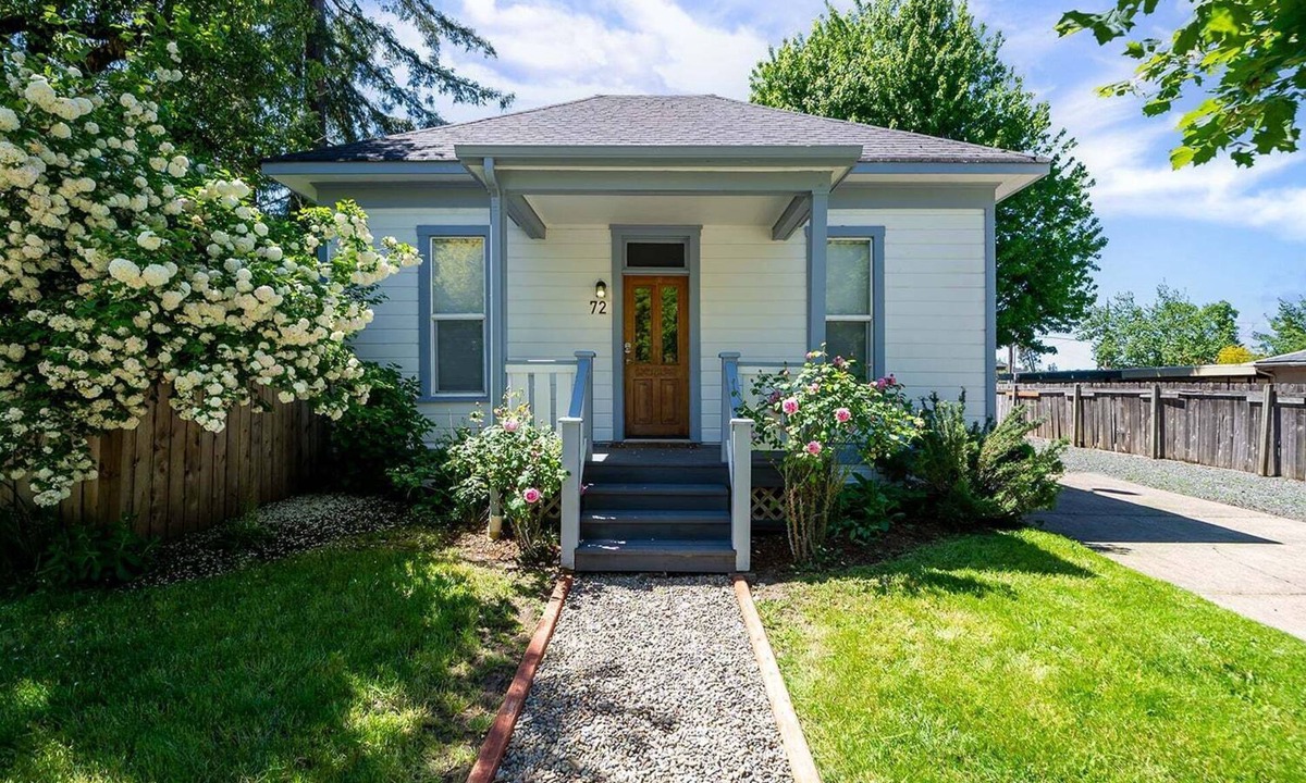 Market District House | White Lotus in Eugene, just minutes from downtown, sleeps 4