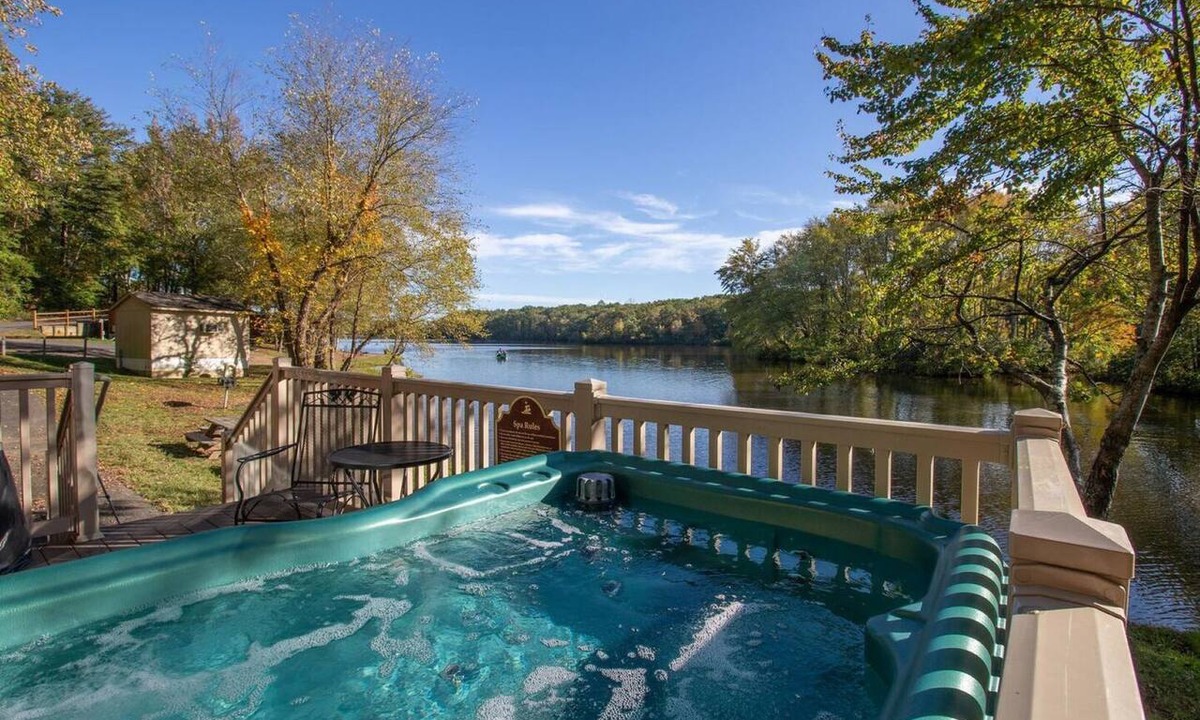 Spotsylvania Condo | Wilderness Resort Hot Tub Cabins - offering perfect views of Cool Springs Lake!