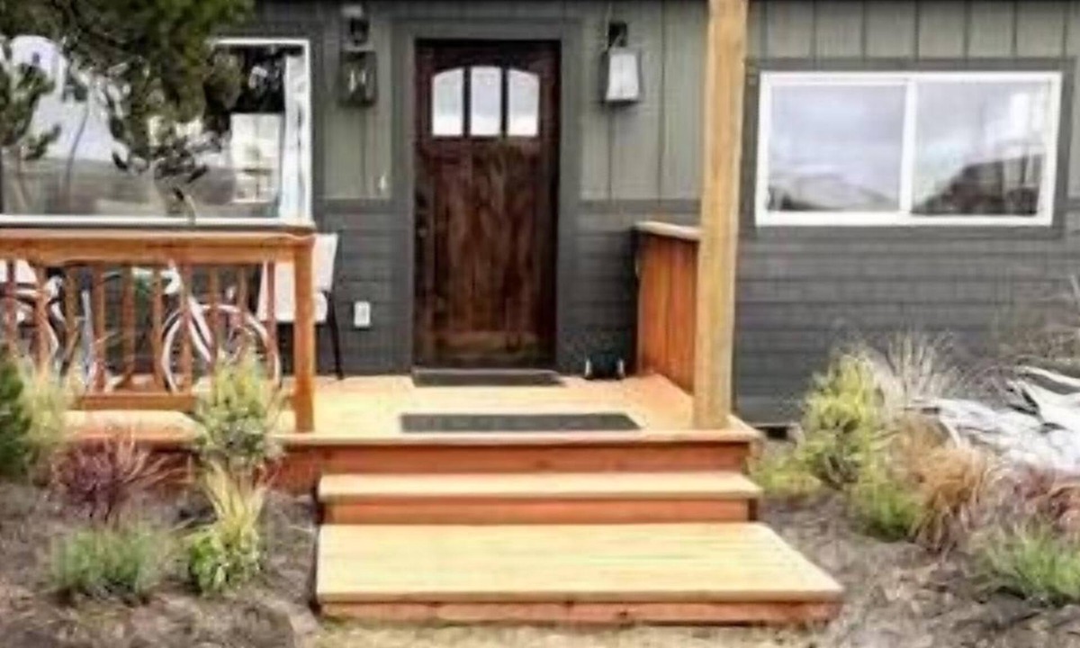 Tokeland House | WILLAPA HOUSE - Coastal Getaway Walk to Marina Crabbing