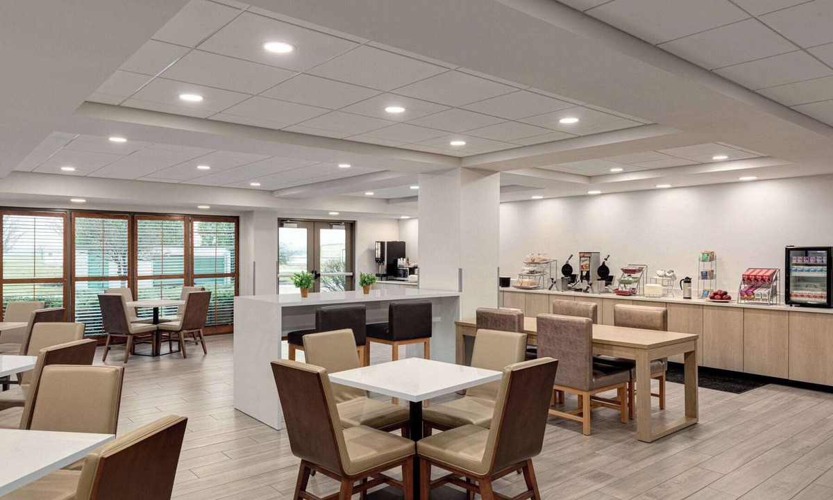 Ashwaubenon Hotel | Wingate by Wyndham Green Bay/Airport
