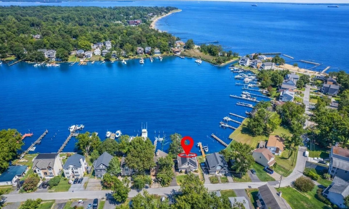 Arundel on the Bay House | Winter Retreat Near Naval Academy+ Hot Tub!