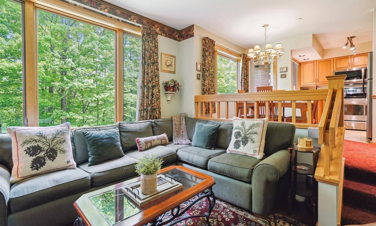 Killington Condo | Wonderful condo located near the pool and hot tub Highridge J6