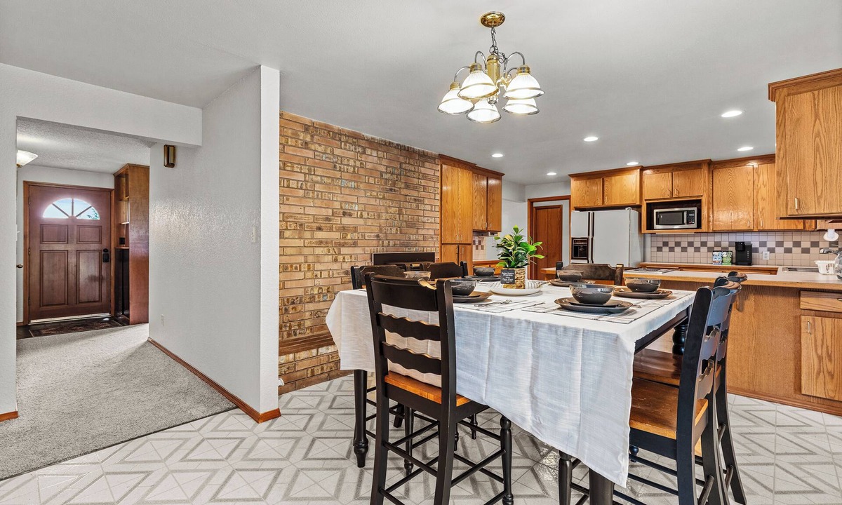 South Tacoma House | World Cup Seattle 2026 Spacious 5BR Sleeps 10 Entire Home 35 Min to Lumen Field!