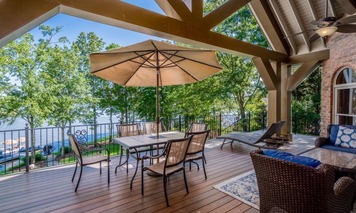 Greensboro House | WOW! 20% Off Until 2027, Huge View, Pointe Lot, Dock, Pontoon, 7 Bedroom; WOW