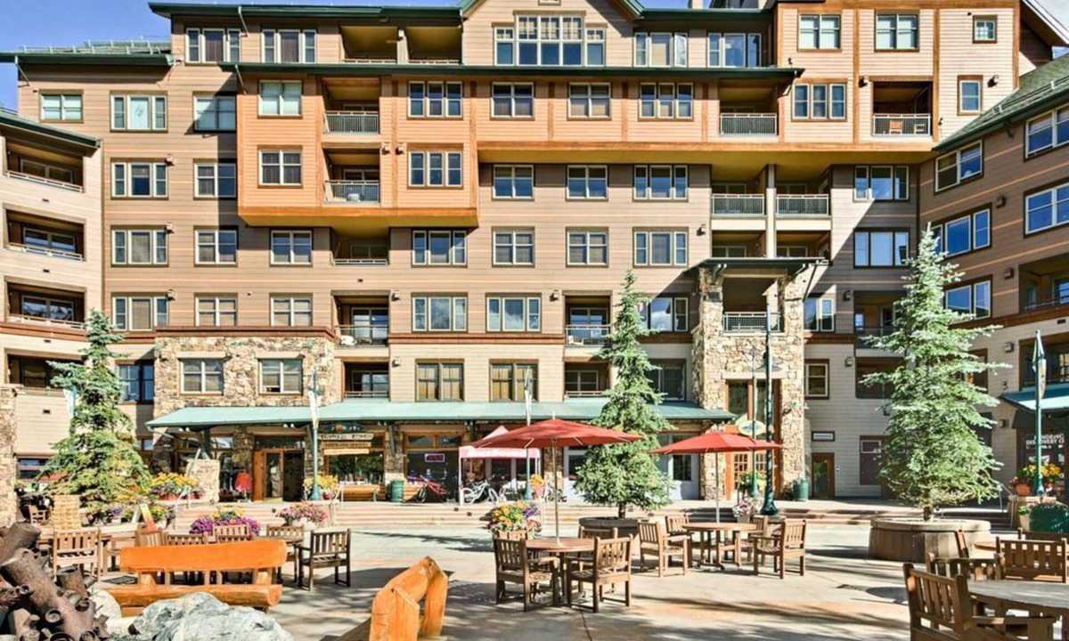 Winter Park Condo | WP Base! Zephyr Mtn Ldge 1BR Ski In/Out, Smart TVs, solo WiFi, NEW BATH