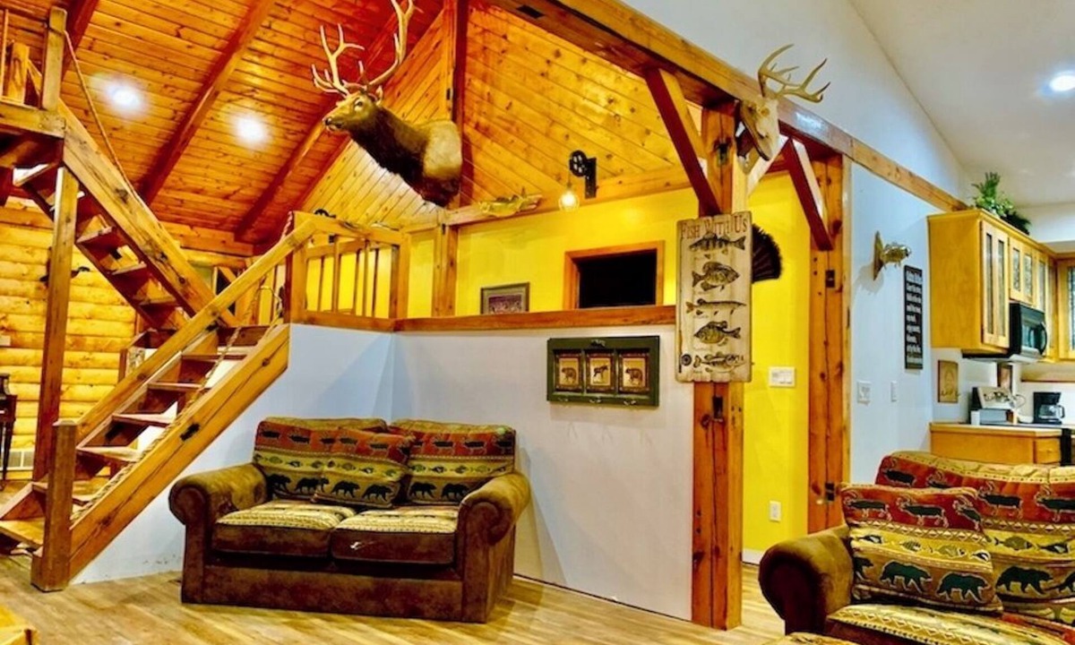 Waterville Cabin | Yellow River Lodge 6-bedroom cabin w/Pool &Hot Tub & Pool Table