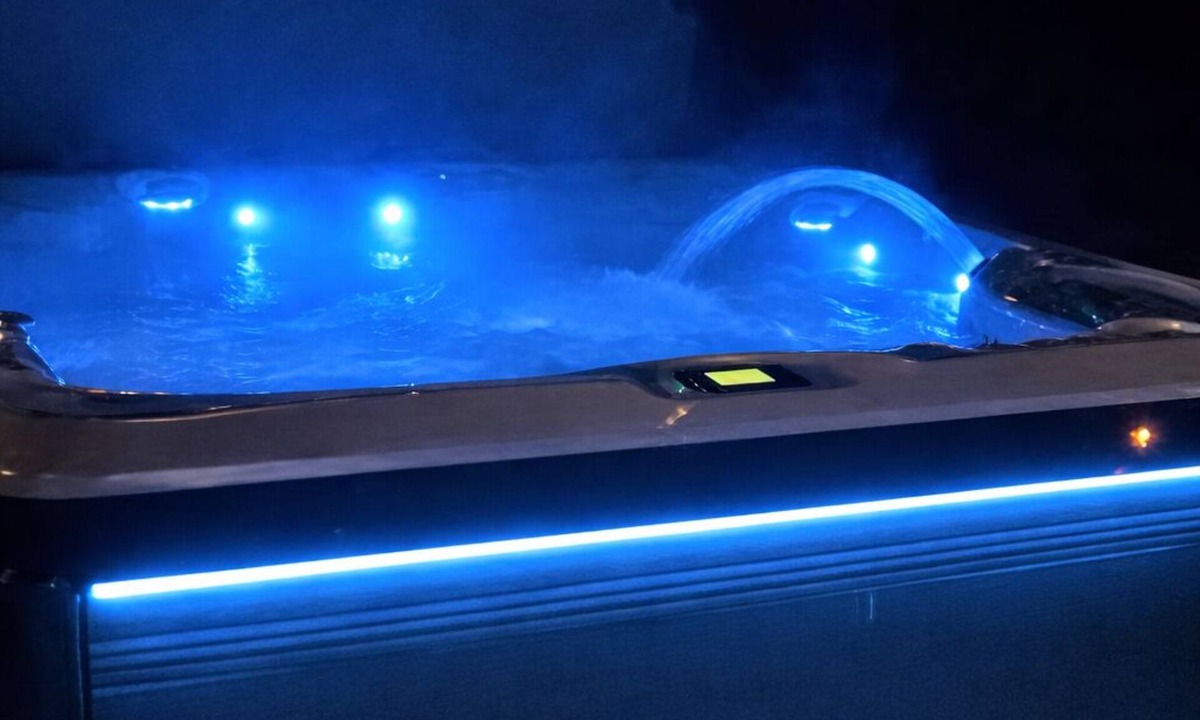 Arlington Heights House | Your Own Private Spa Near Chicago Barrel Sauna + Saltwater Hot Tub Sleeps 10