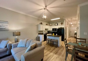 Beachside condo with bikes, central AC, screened patio & outdoor pool