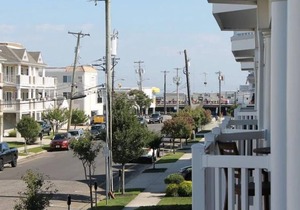 Bright Beach Block end unit Condo (sleeps 12) in beautiful North Wildwood!