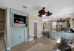 BUNGALOWS @ SEAGROVE! COMMUNITY POOL! CLOSE TO THE BEACH!