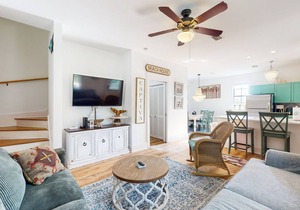Dog-friendly bungalow with on-site pool, hot tub, free WiFi, and washer/dryer