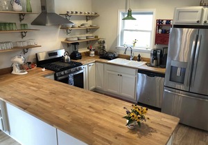 Spacious Lakeside cottage - Sleeps 16 - steps to Pool, Fitness, & Pickleball